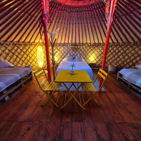 Yourte Mongole Traditionnelle