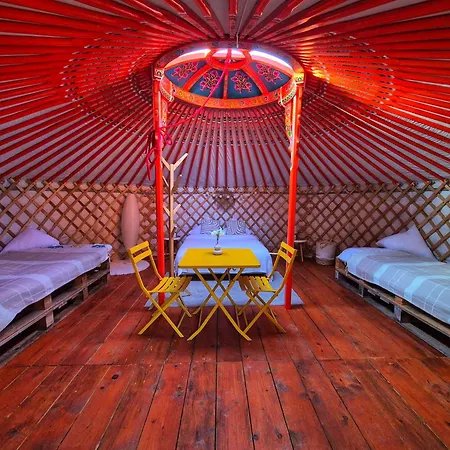 Yourte Mongole Traditionnelle Campingplads